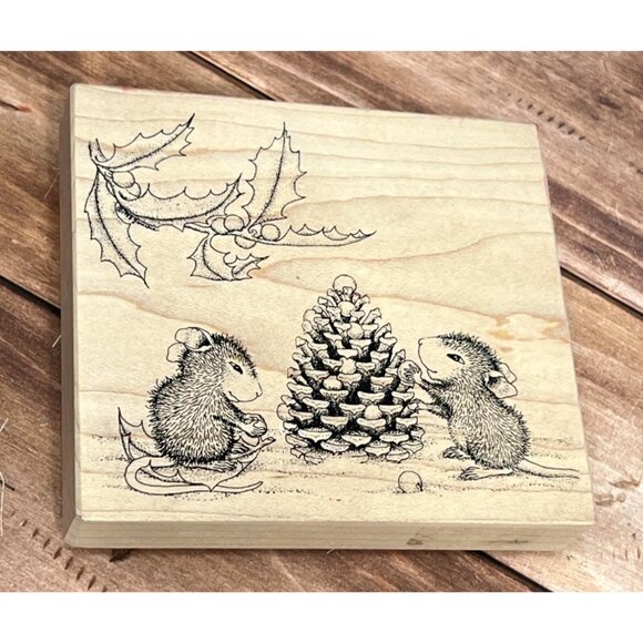 1997 HOUSE MOUSE C12 DECORATE PINE CONE WOOD MOUNTED RUBBER STAMP STAMPA ROSA - Picture 1 of 4